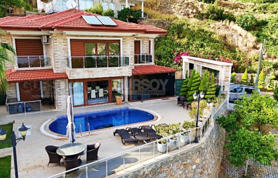 Меблированная вилла с прекрасными панорамными видами в районе Тепе в Турции - фото 9