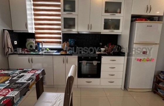 Просторная меблированная двухкомнатная квартира в районе Оба в Турции - фото 6