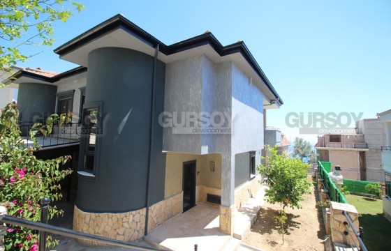 Недорогая вилла 3+1 с бассейном и свежим ремонтом, подходящая под гражданство в районе Бекташ в Турции - фото 2