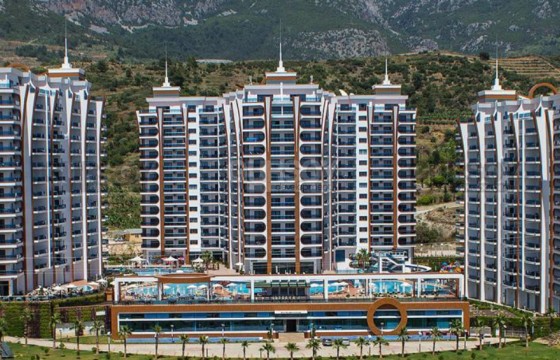 Просторная квартира с двумя спальными комнатами с видом на зелень  в комплексе отельного типа в Турции - фото 2