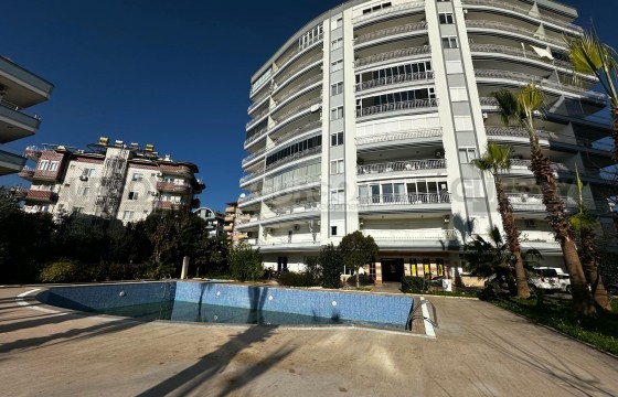 Просторная трехкомнатная квартира в ухоженном комплексе, подходящая для ВНЖ в Турции - фото 4