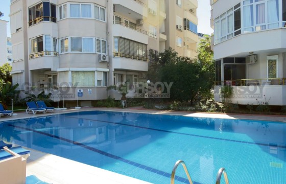 Меблированная квартира в доме с бассейном рядом с песчаным пляжем в Турции - фото 1