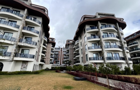 Просторная и светлая 1+1 в шикарном комплексе  в районе ОБА в Турции - фото 3