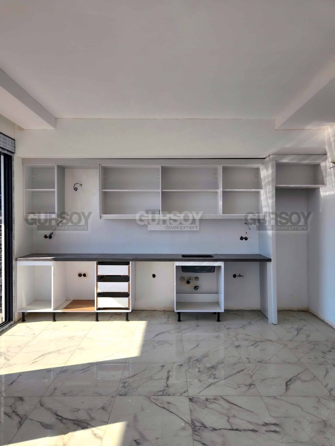 Новые квартиры 2+1 с видом на море в элитном комплексе на первой линии в Кестеле, от 70 до 160 м2 в Турции - фото 1