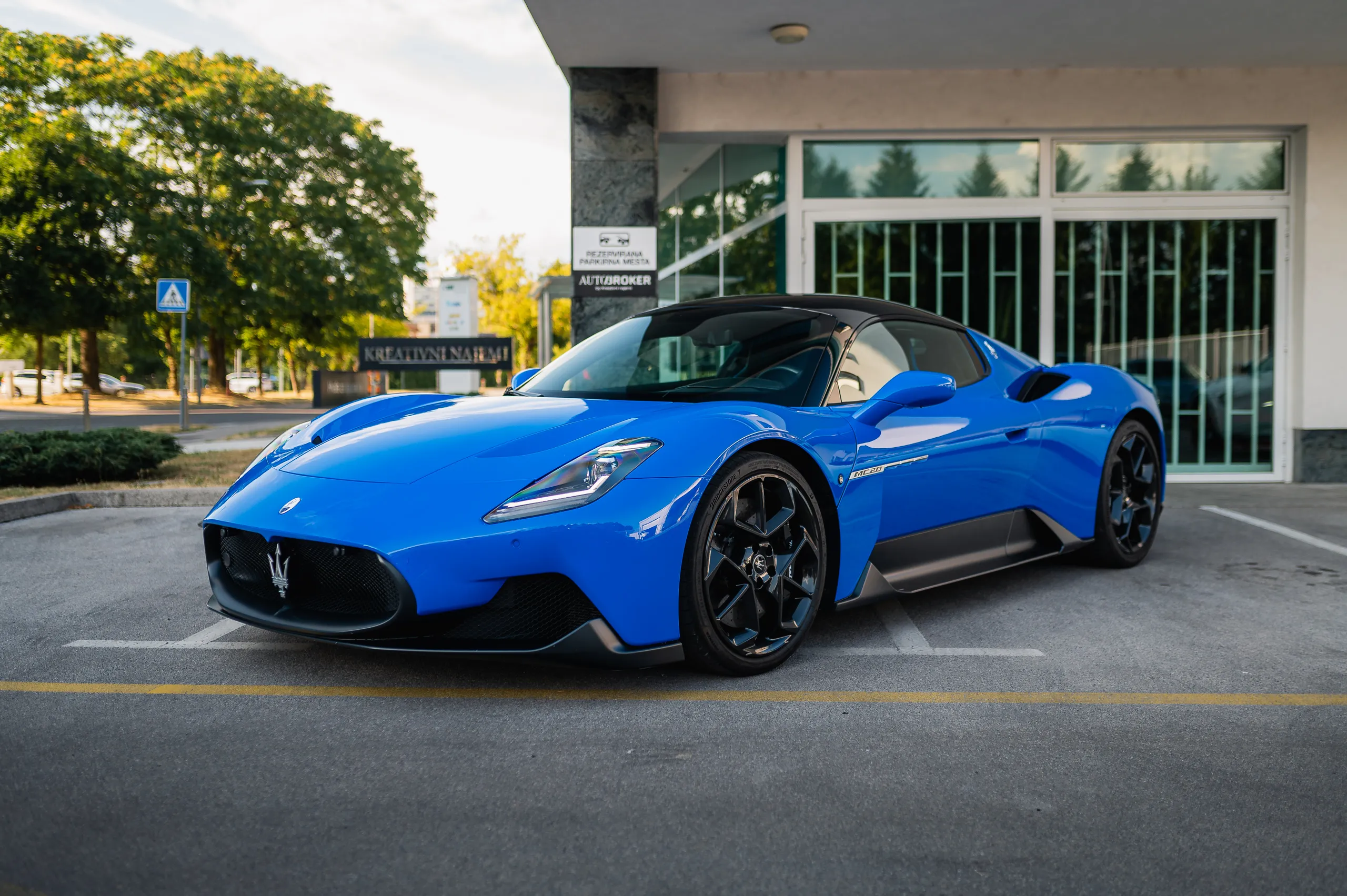 Maserati MC20 (Blu Infinito)