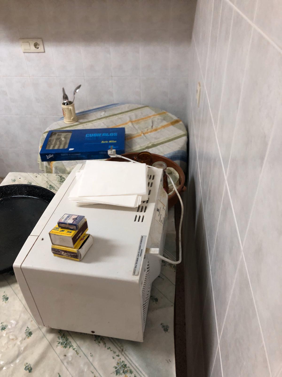 Deshazte de tus muebles viejos y trastos de manera sostenible en Sant Just Desvern - ¡Contáctanos!