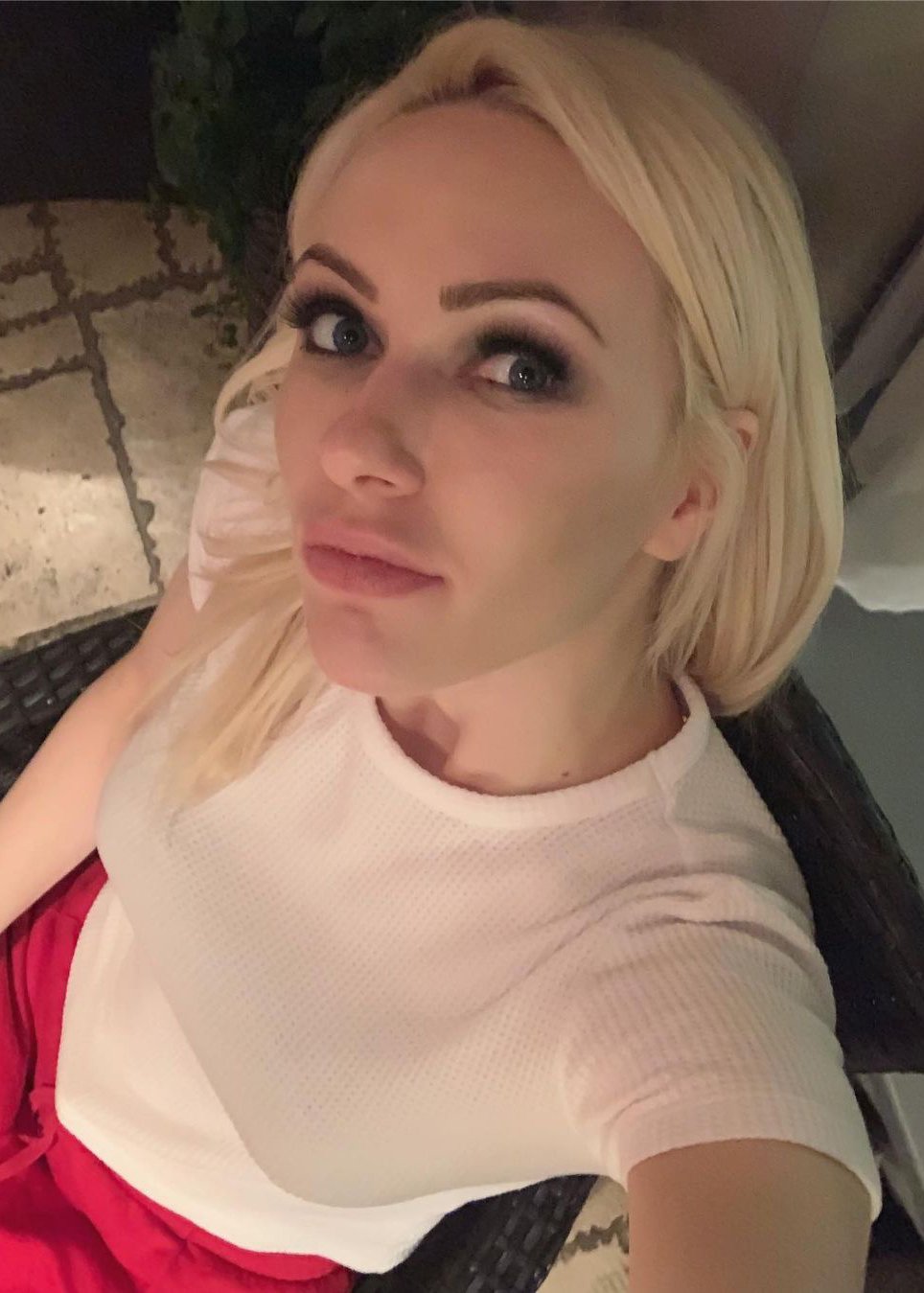 Anna Delos