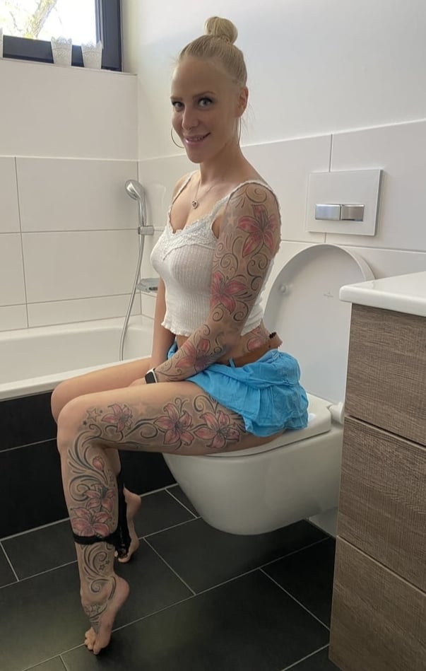 Lara CumKitten