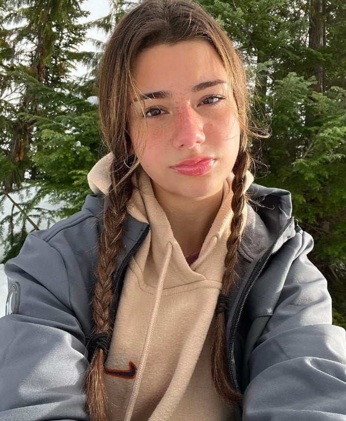 Mikayla Campinos