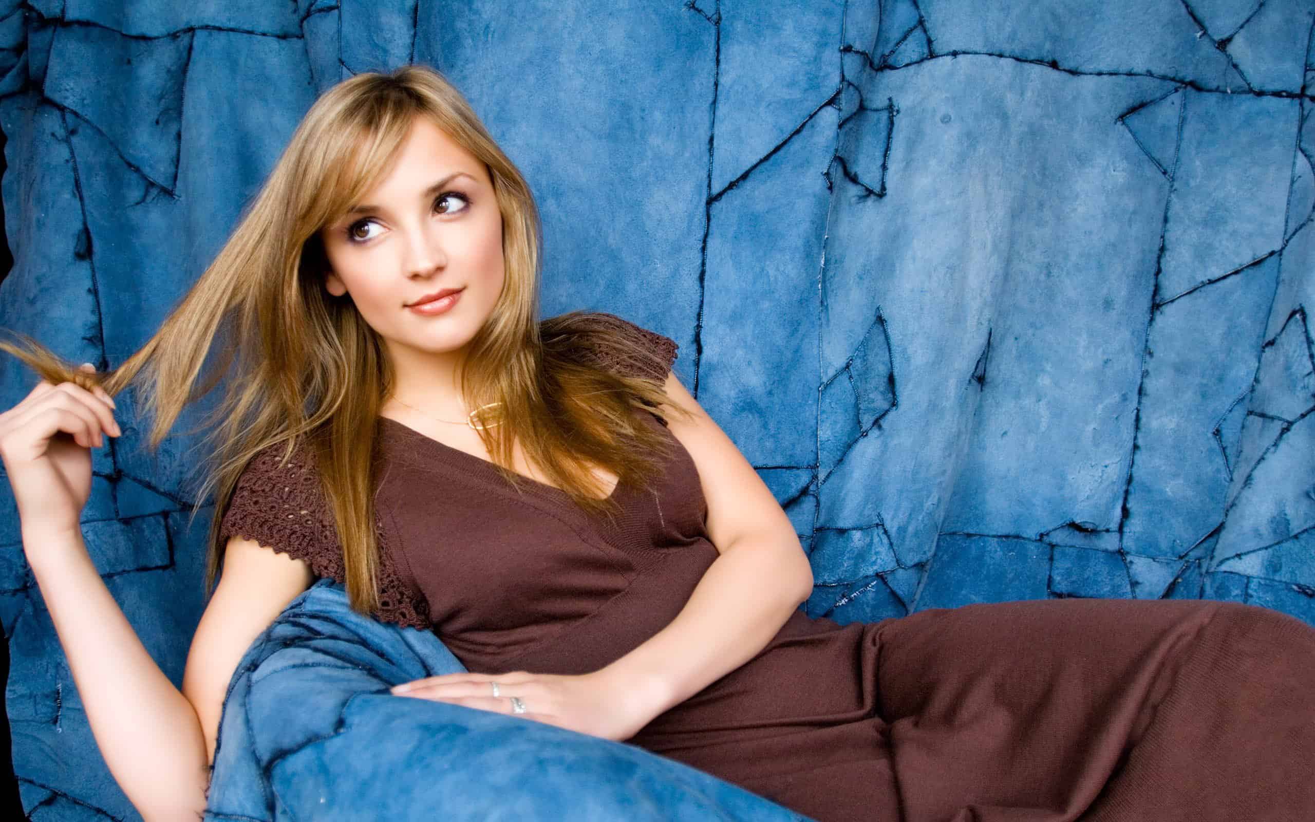 Rachael Leigh Cook