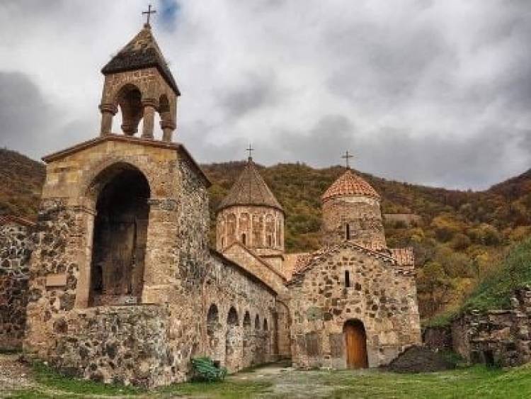 Mübariz Qurbanlının Xudavəng açıqlaması erməni rahibləri əsəbləşdirdi: Ermənilərindir