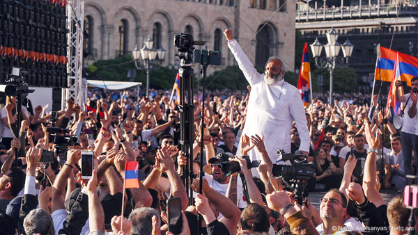 Ermənistanda kilsə revanşistlərə dəstək verir
