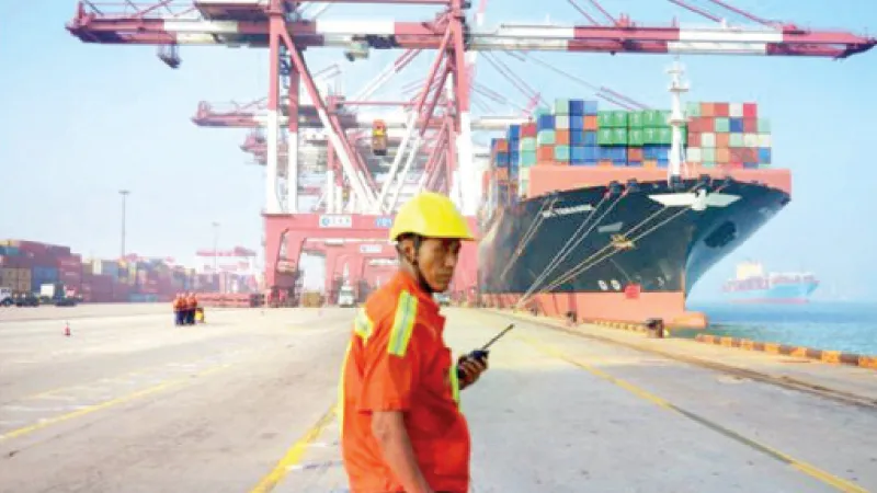 චීනයේ භාණ්ඩ ප්රවාහන වරායටත් කොවිඩ්