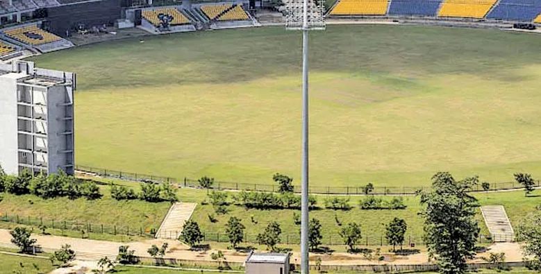 ඇෆ්ගන් පාකිස්තාන ක්රිකට් සූරියවැවදී