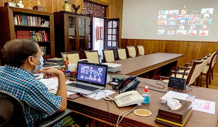 ශ්රී ලංකා නිදහස් පක්ෂයෙන් ලේ පයින්ට් 10,000ක්