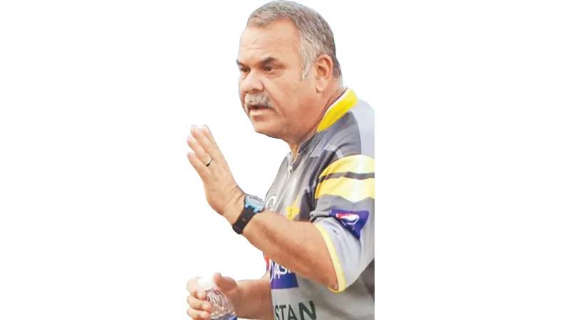 මිල අධික පුහුණුකරු වට්මෝර්