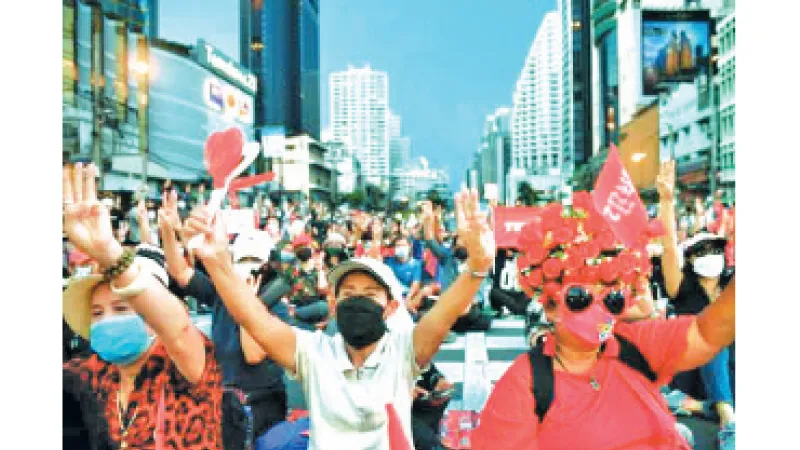 අගමැතිට එරෙහිව තායිලන්තයේ උද්ඝෝෂණ