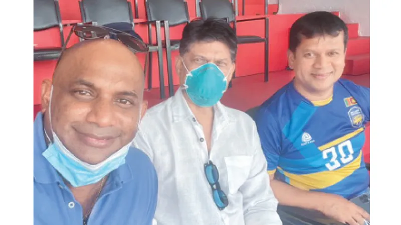 සනත් ඇවිත්...