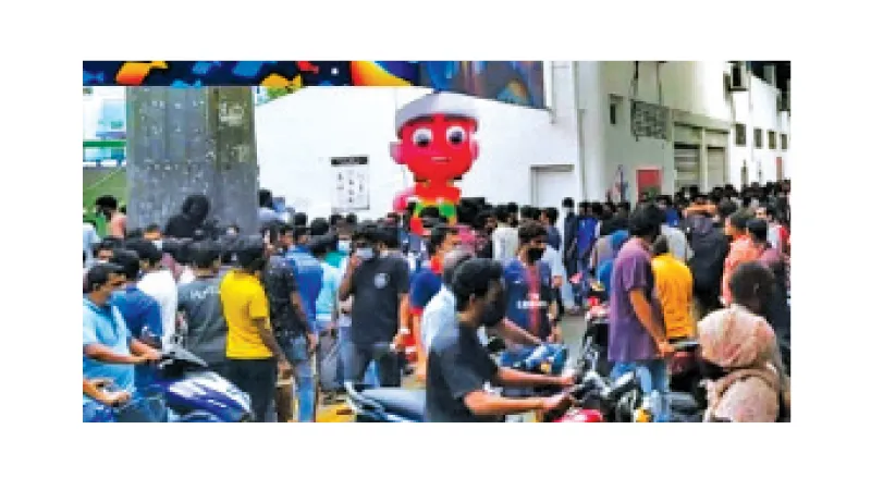 ටිකට් නැතිව කලබලයක්