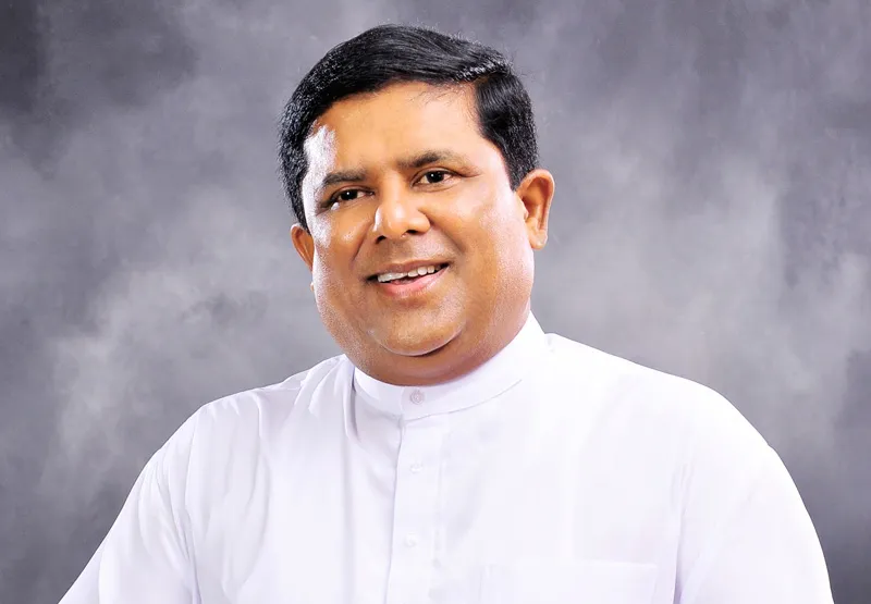 වැටුණු රට නැඟිට්ටවන්න රනිල්ට රට භාර දෙන්න