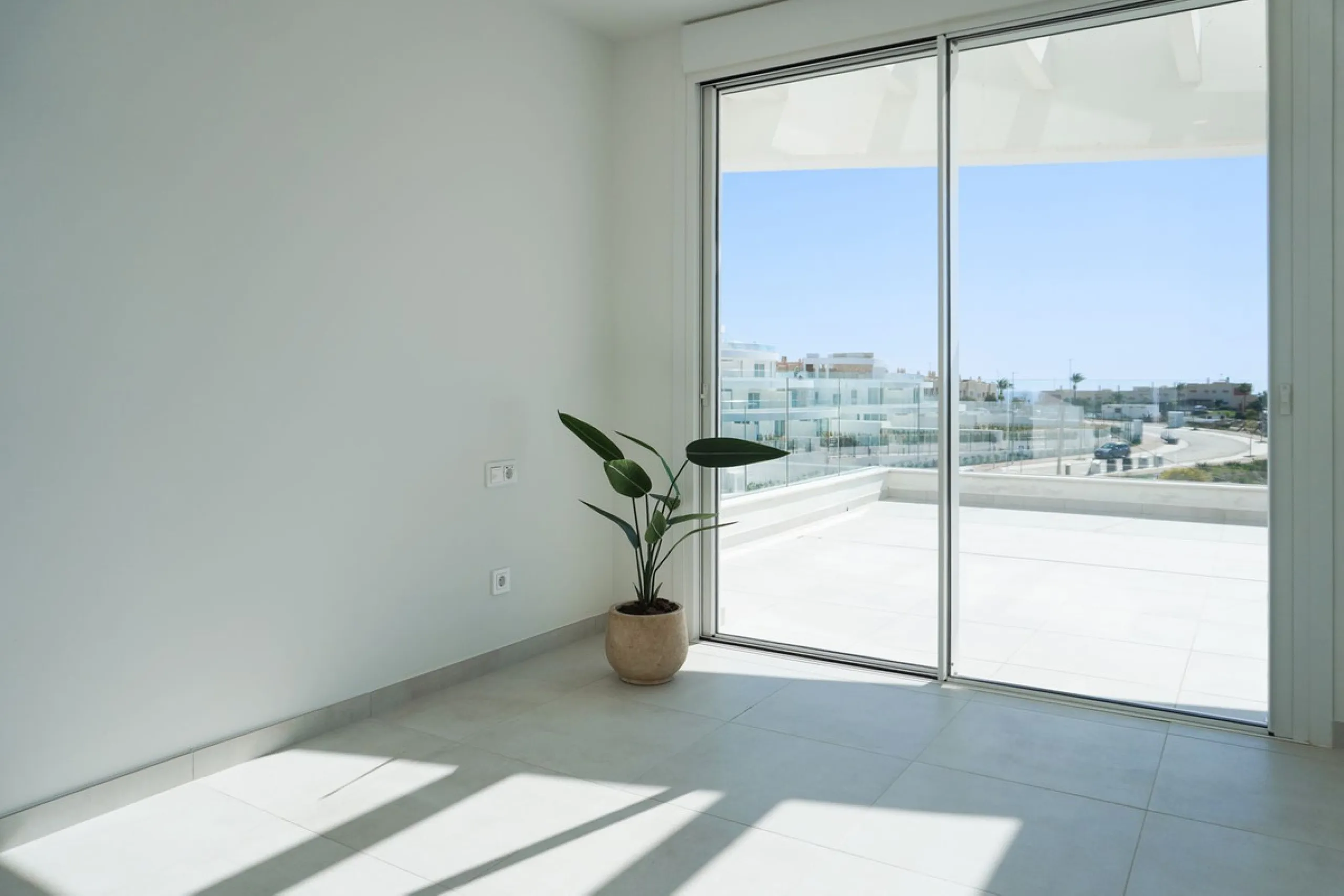 Brand new 3-bedroom apartment with sea views in La Cala de Mijas