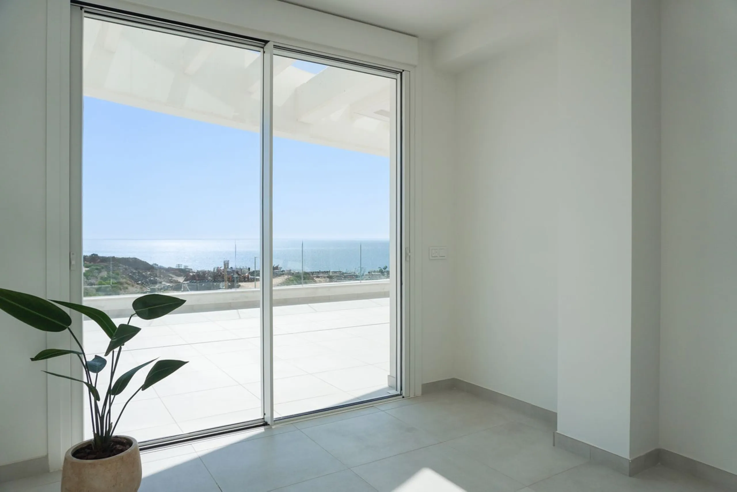 Brand new 3-bedroom apartment with sea views in La Cala de Mijas