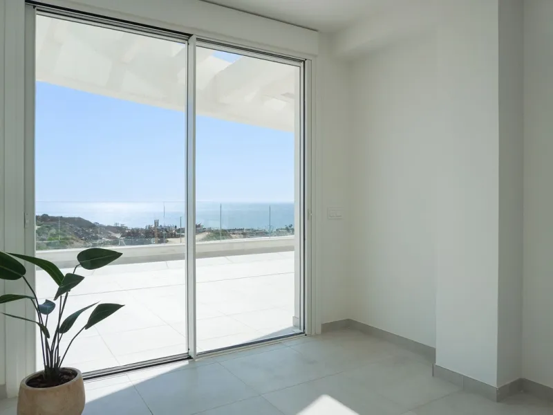 Brand new 3-bedroom apartment with sea views in La Cala de Mijas
