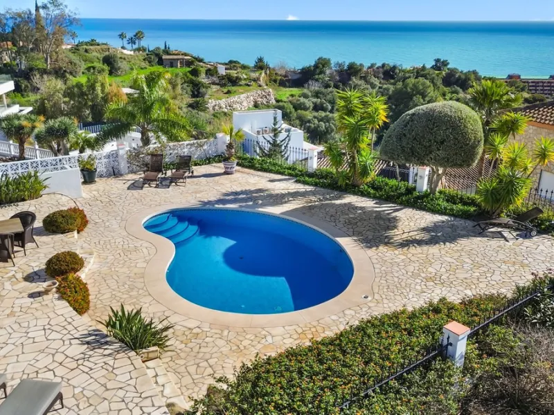 **Luxury Villa with Panoramic Sea Views in La Capellania**