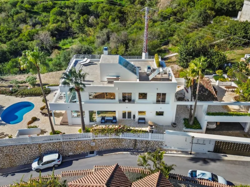 **Luxury Villa with Panoramic Sea Views in La Capellania**
