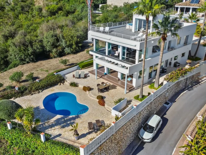 **Luxury Villa with Panoramic Sea Views in La Capellania**