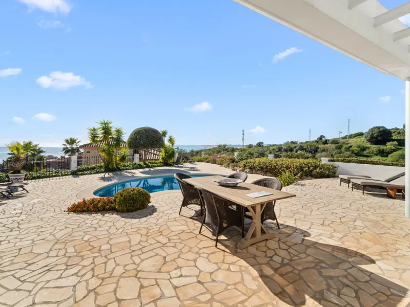 **Luxury Villa with Panoramic Sea Views in La Capellania**