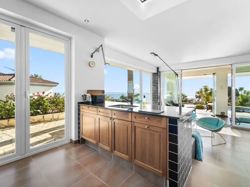 **Luxury Villa with Panoramic Sea Views in La Capellania**