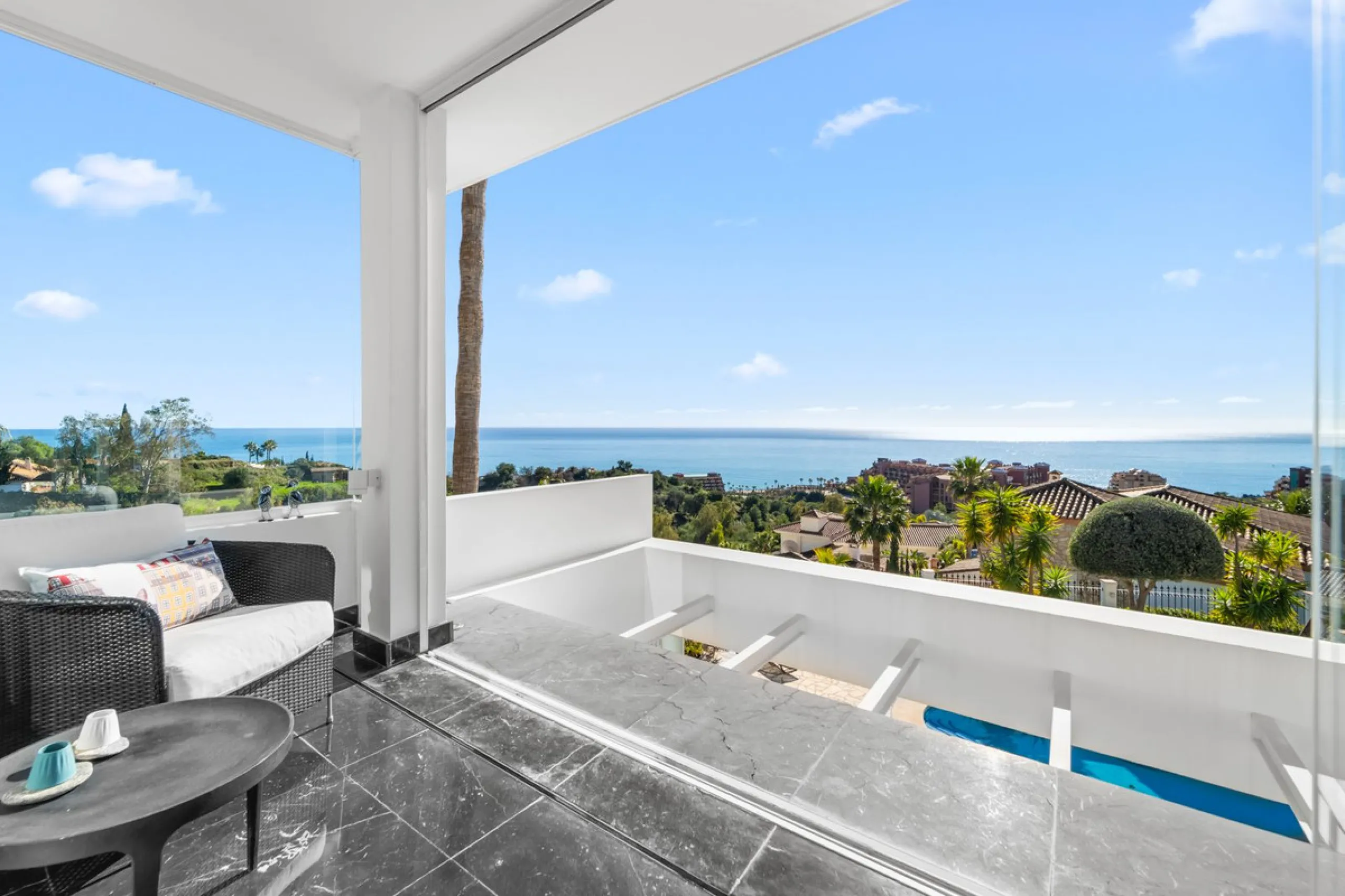 **Luxury Villa with Panoramic Sea Views in La Capellania**