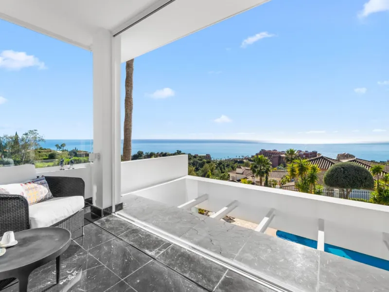 **Luxury Villa with Panoramic Sea Views in La Capellania**