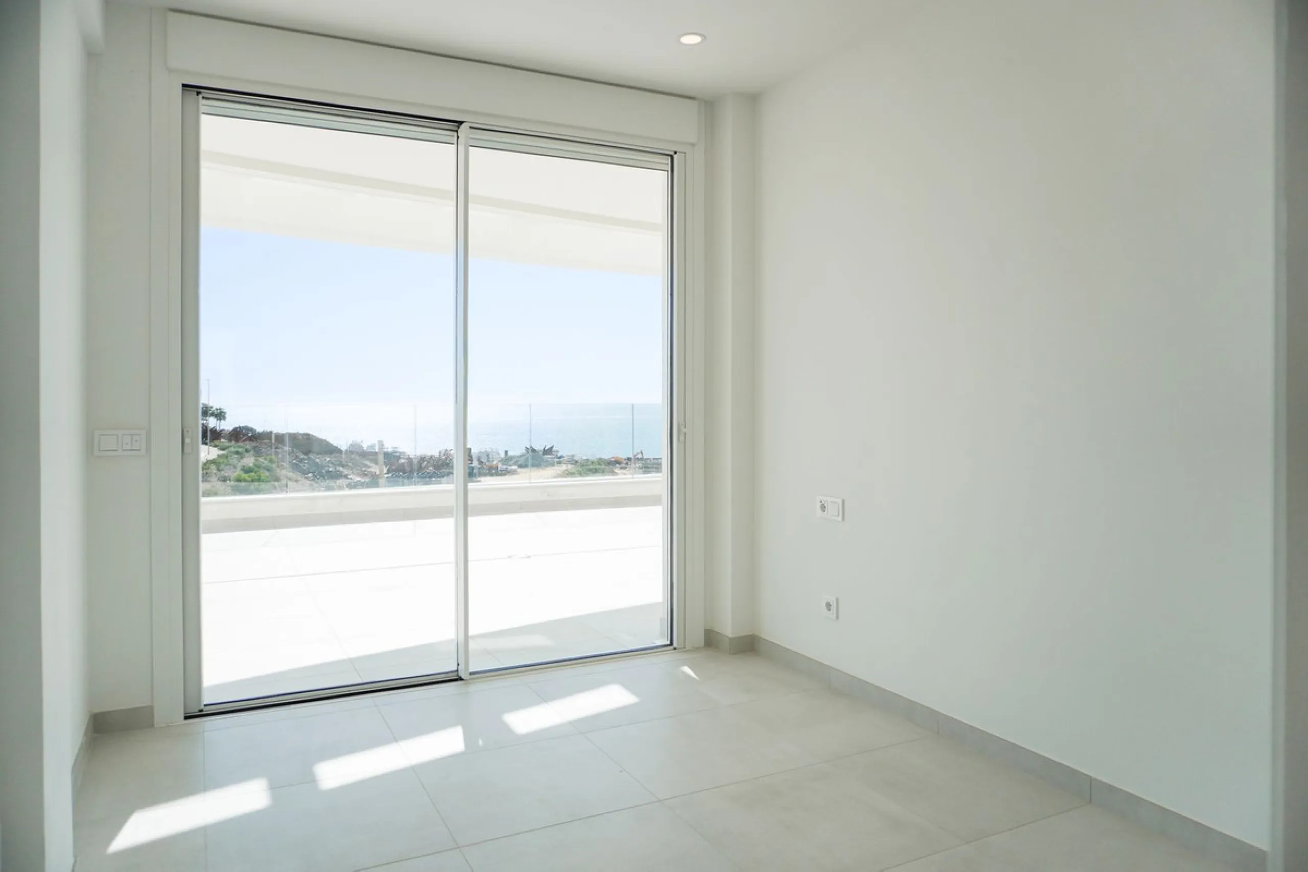 Brand new 3-bedroom apartment with sea views in La Cala de Mijas