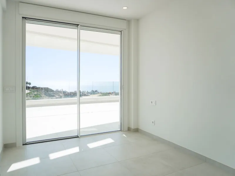 Brand new 3-bedroom apartment with sea views in La Cala de Mijas