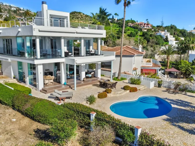 **Luxury Villa with Panoramic Sea Views in La Capellania**