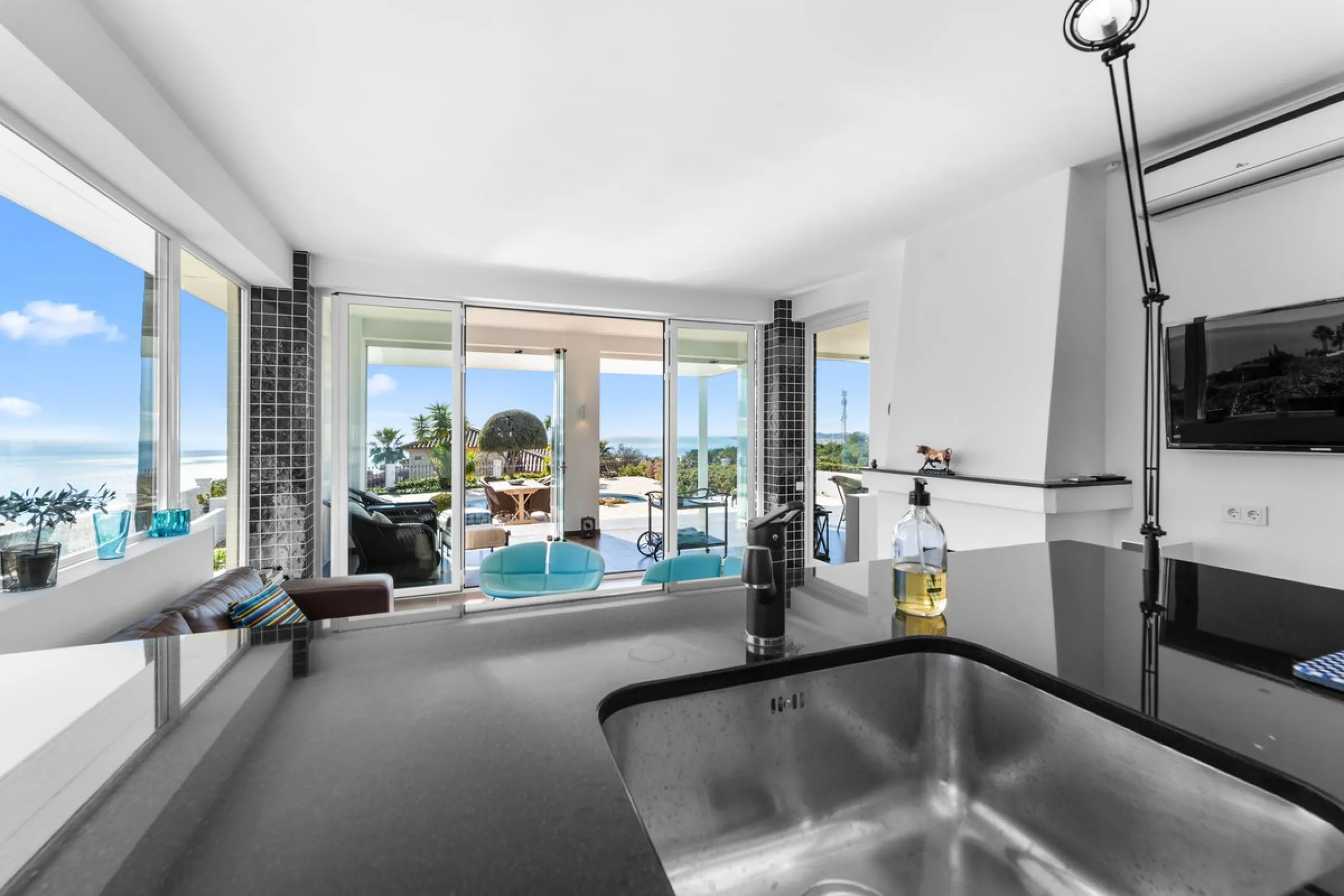 **Luxury Villa with Panoramic Sea Views in La Capellania**