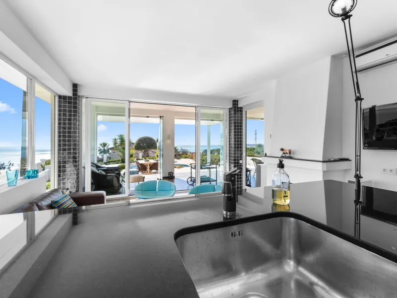 **Luxury Villa with Panoramic Sea Views in La Capellania**