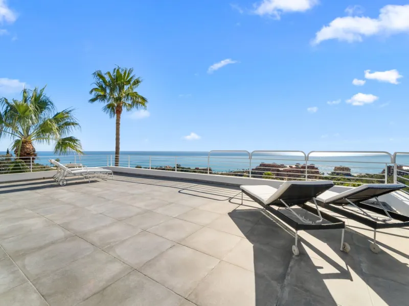 **Luxury Villa with Panoramic Sea Views in La Capellania**