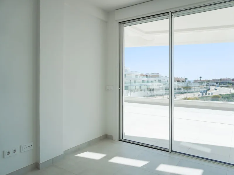 Brand new 3-bedroom apartment with sea views in La Cala de Mijas