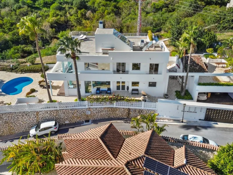 **Luxury Villa with Panoramic Sea Views in La Capellania**