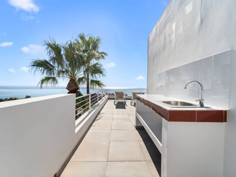 **Luxury Villa with Panoramic Sea Views in La Capellania**