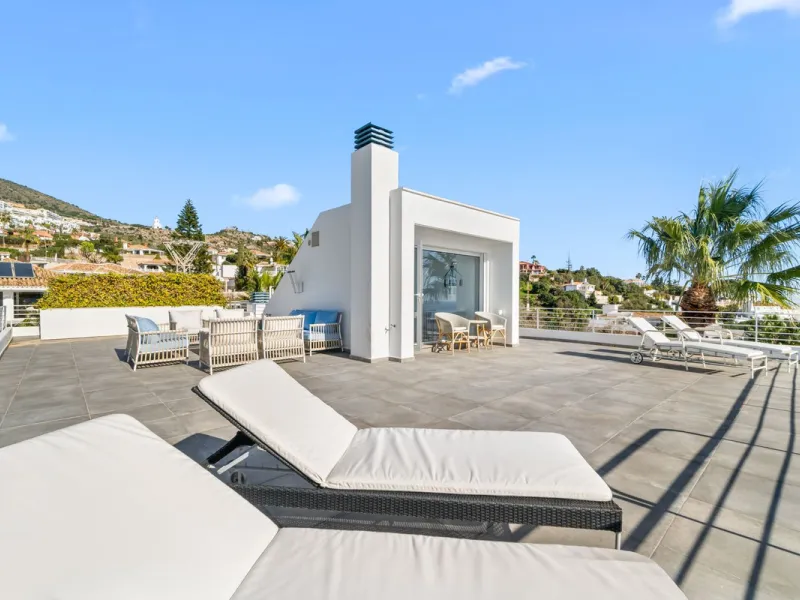 **Luxury Villa with Panoramic Sea Views in La Capellania**