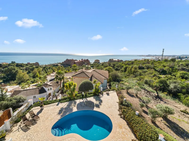 **Luxury Villa with Panoramic Sea Views in La Capellania**