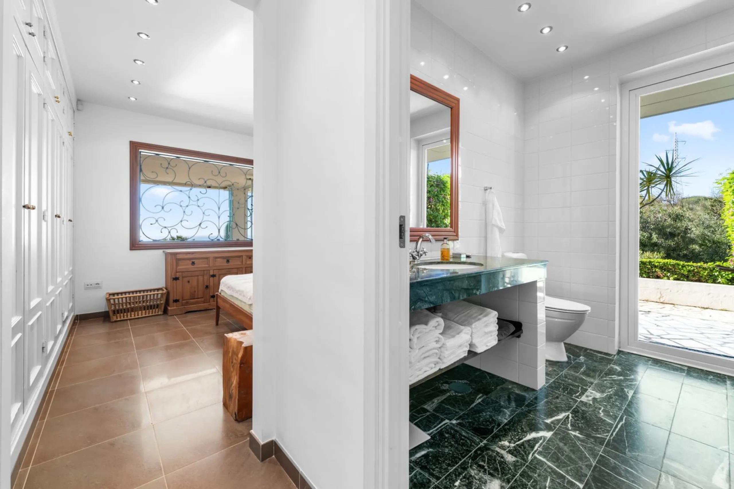 **Luxury Villa with Panoramic Sea Views in La Capellania**