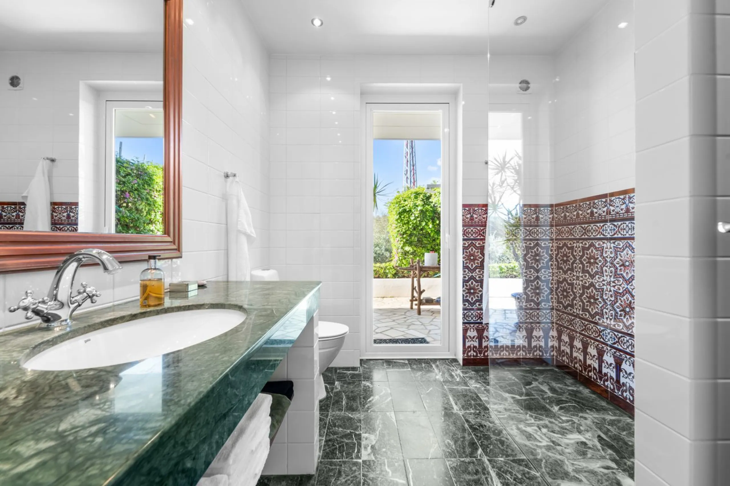 **Luxury Villa with Panoramic Sea Views in La Capellania**