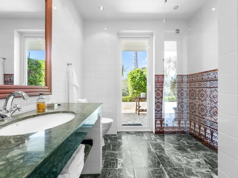 **Luxury Villa with Panoramic Sea Views in La Capellania**