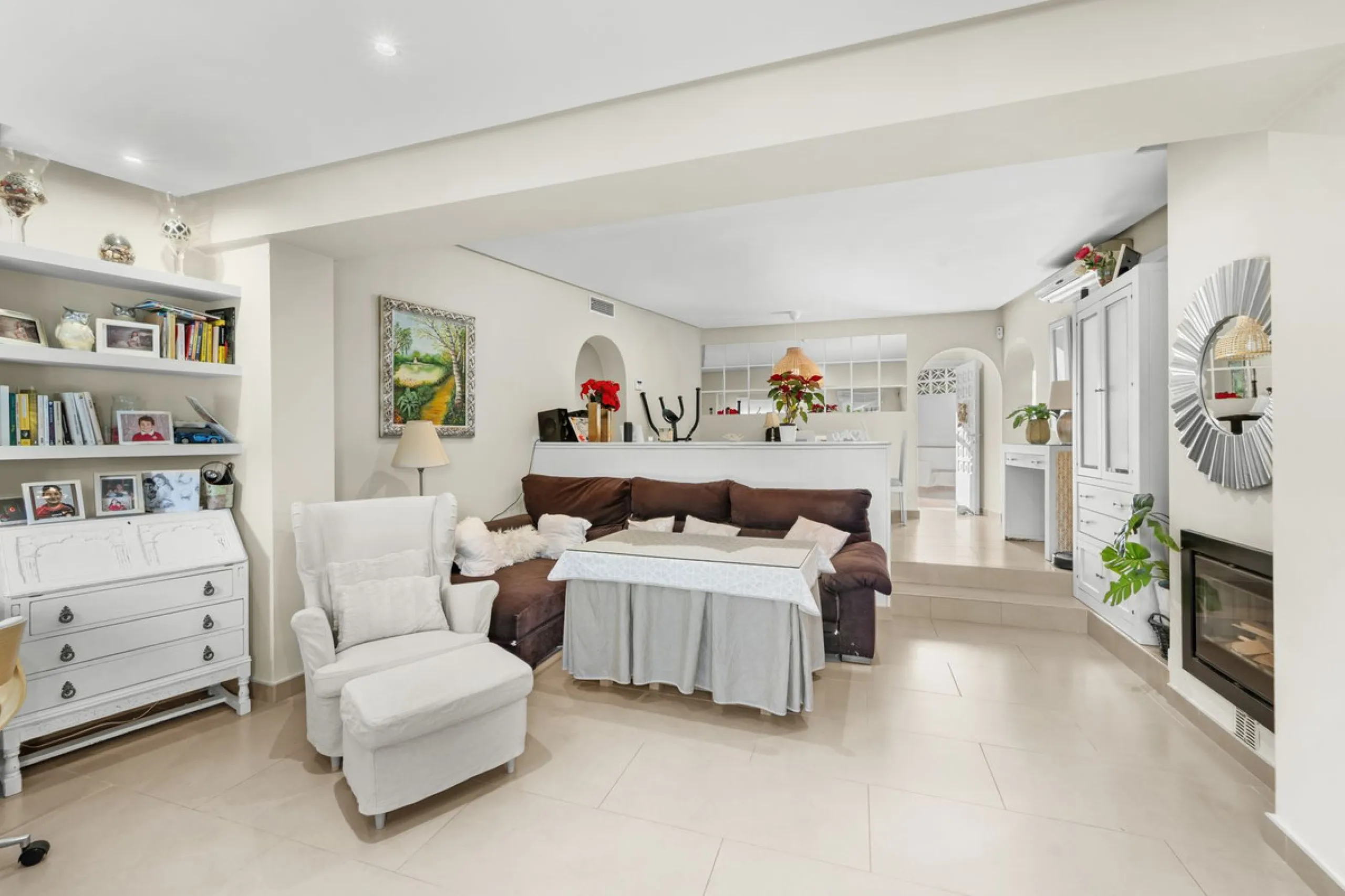 Charming detached villa located in the exclusive and highly sought-after Sohail area of Fuengirola!!