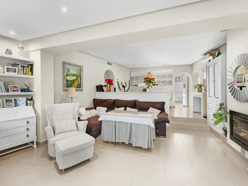 Charming detached villa located in the exclusive and highly sought-after Sohail area of Fuengirola!!
